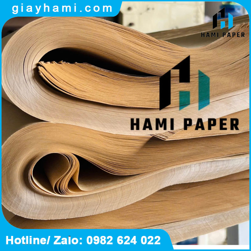 Tờ giấy lót ngăn cách giữa hai tấm kính trong công đoạn đóng gói